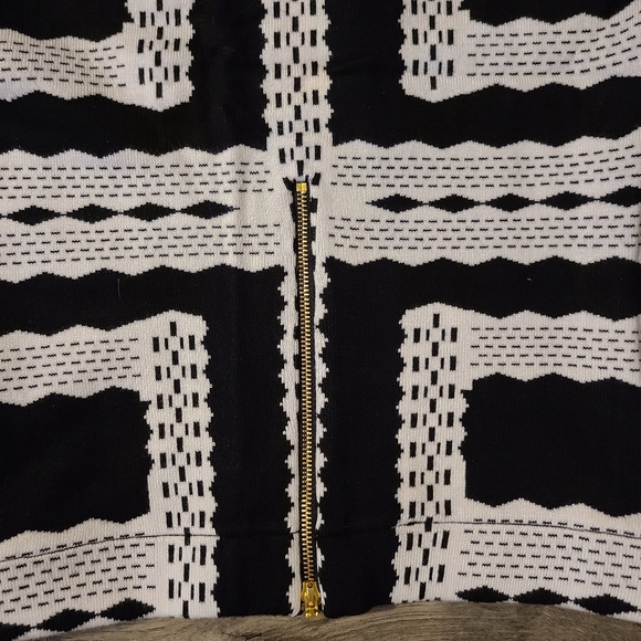 Black and white skirt - Picture 2 of 3